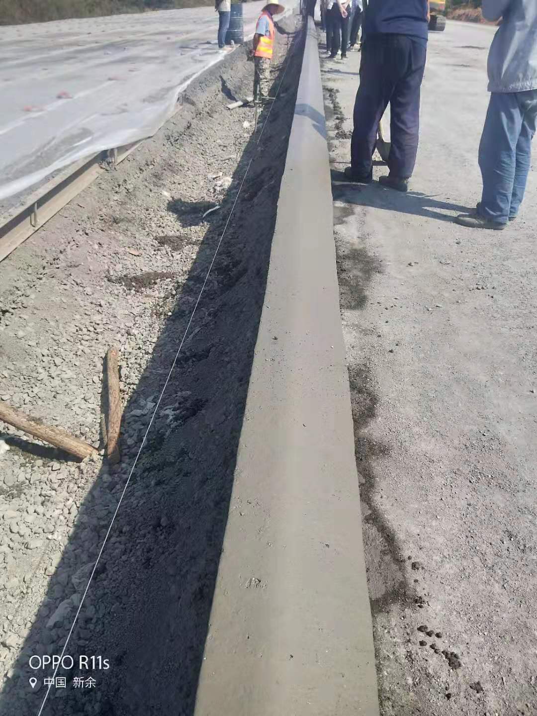 水泥混凝土路緣石滑模機實用嗎？